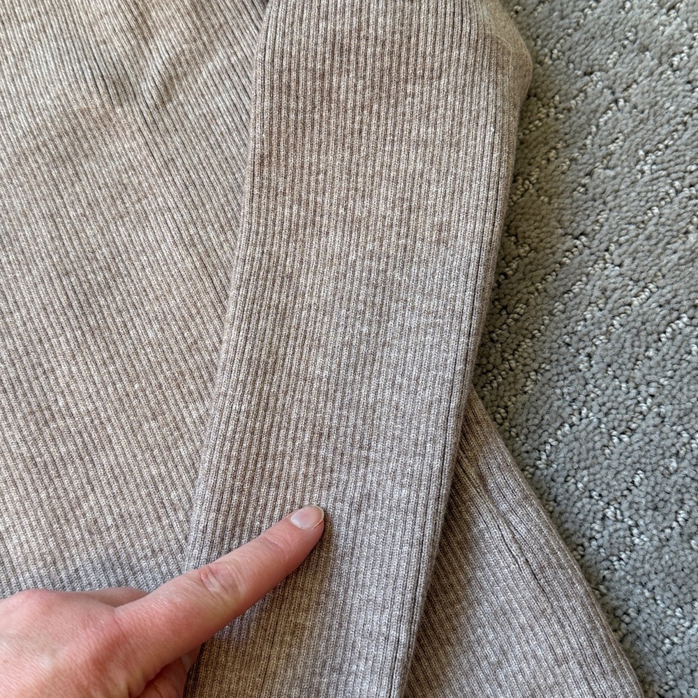 Tuckernuck Fitted Ribbed Sweater - Large - Picture 4 of 7
